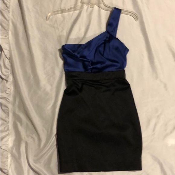 ⭐️NWOT⭐️ Bebe Karen Single Shoulder Dress - Picture 6 of 9